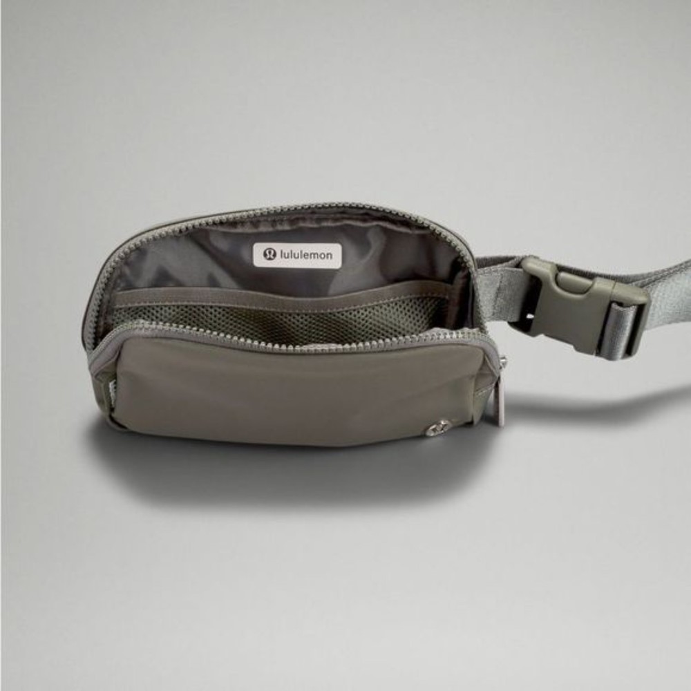 Lululemon Athletica Crossbody Bag in Olive and Gray - Picture 2 of 5